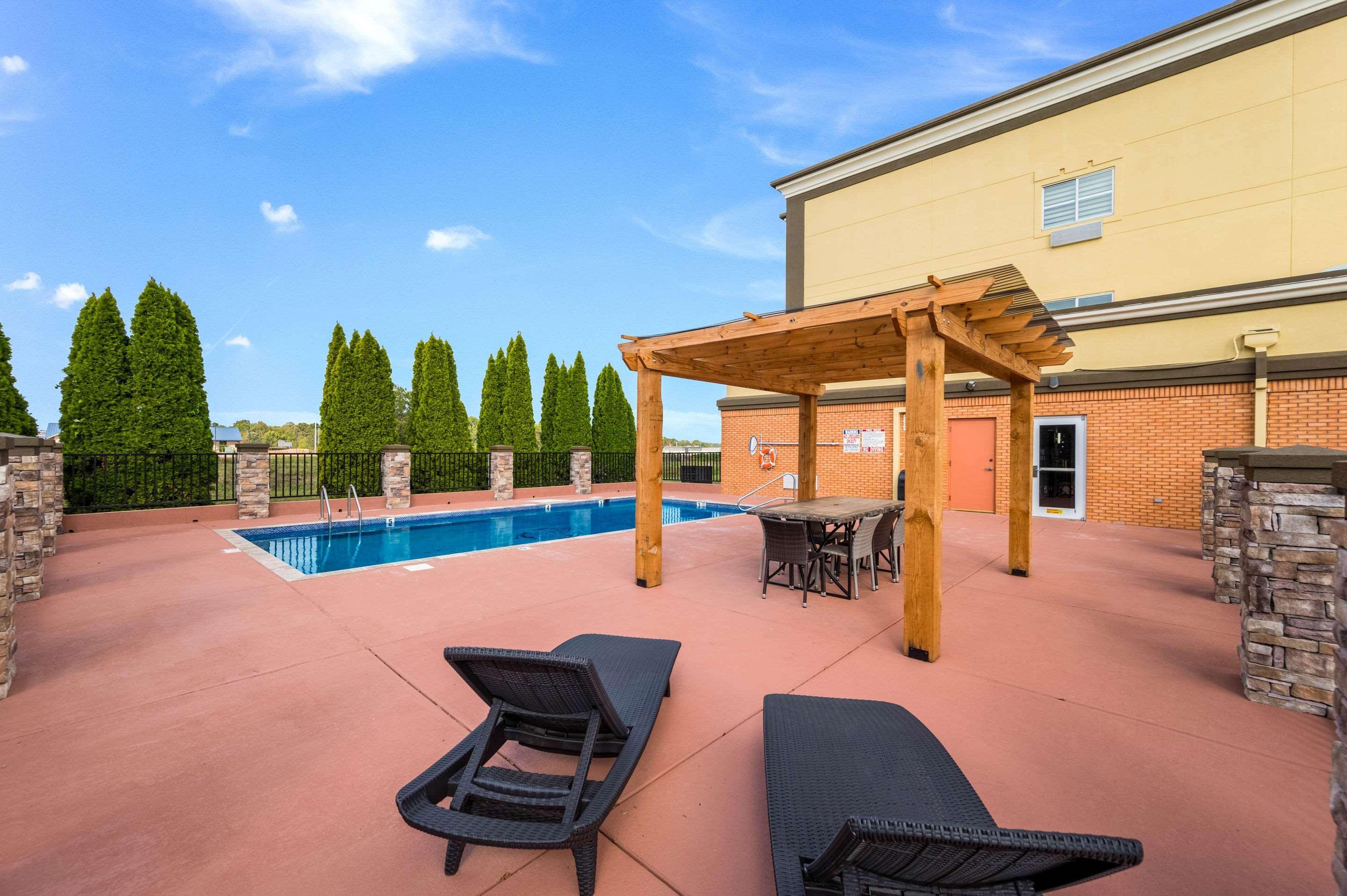 Clarion Pointe Madison-Huntsville Exterior photo